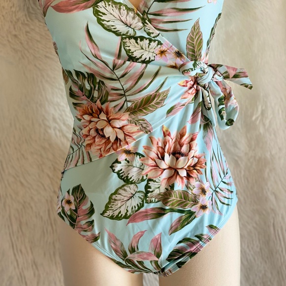 Wrap-Front High Coverage
One Piece Swimsuit - Kona
Sol light blue Tropical Print - Picture 3 of 5